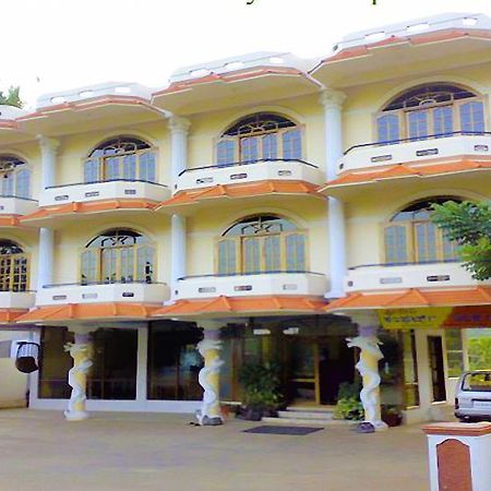 Sri Devi Comforts Hotel Chikmagalūr Buitenkant foto