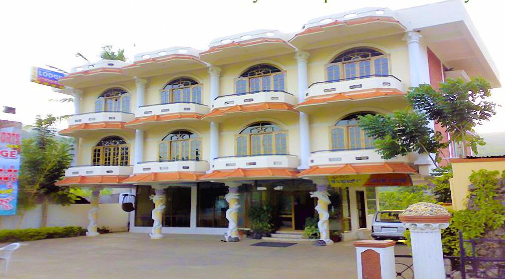 Sri Devi Comforts Hotel Chikmagalūr Buitenkant foto
